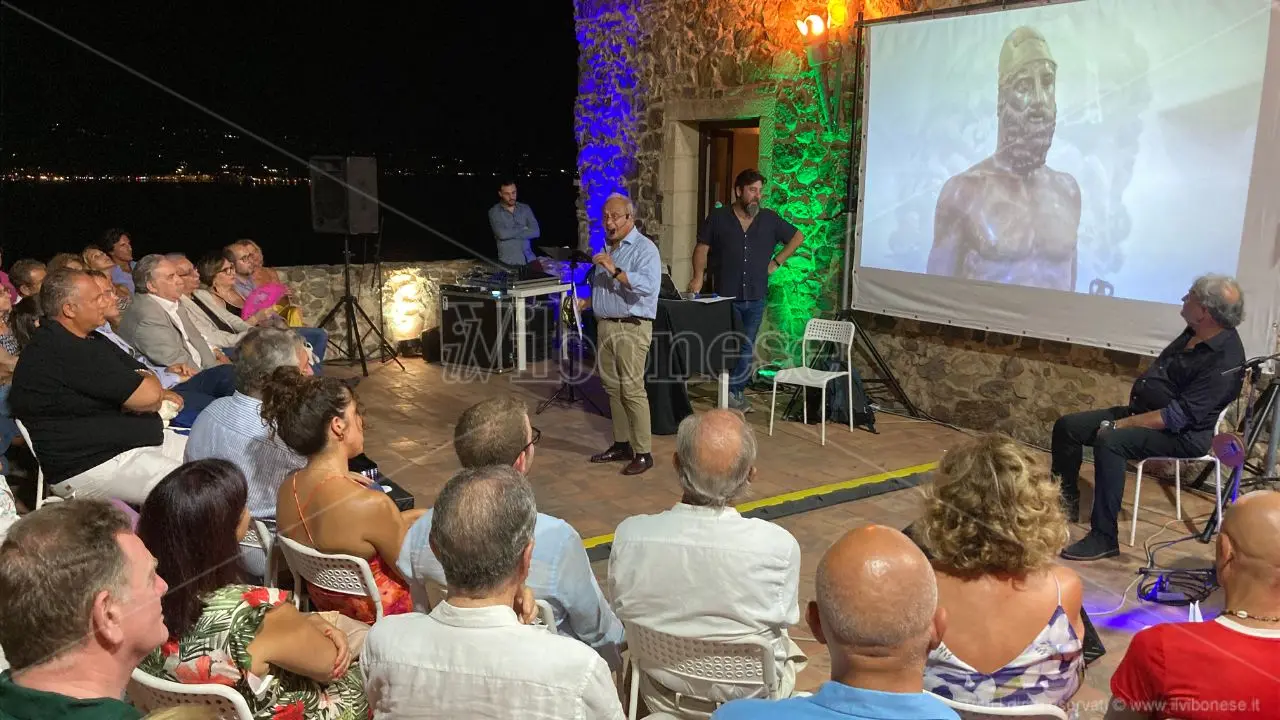 I Bronzi di Riace? Erano cinque. A Pizzo uno spettacolo multimediale ricostruisce la storia (e la leggenda) dei guerrieri riemersi dal mare - VIDEO