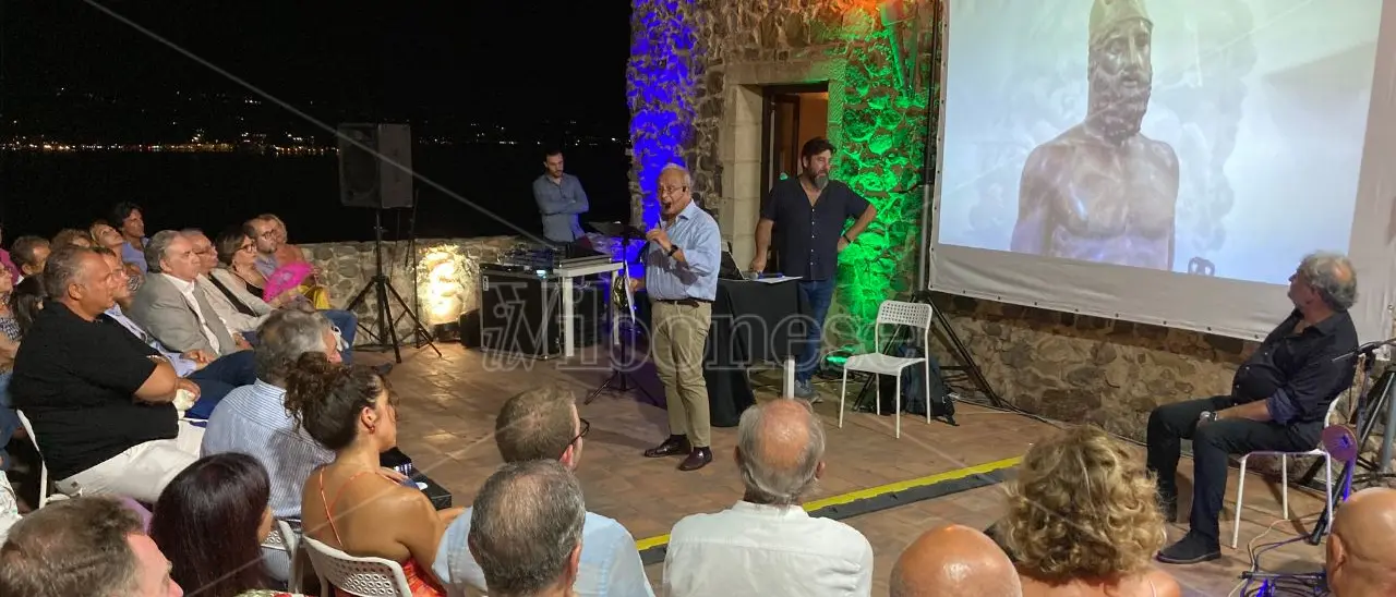 I Bronzi di Riace? Erano cinque. A Pizzo uno spettacolo multimediale ricostruisce la storia (e la leggenda) dei guerrieri riemersi dal mare - VIDEO