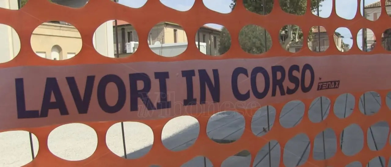 Vibo, sono 83 i cantieri aperti, fermi o al via. L’assessore Monteleone: «I ritardi ci sono, ma i fondi Pnrr non li perderemo» - Video