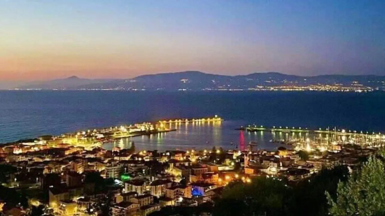 Stagione turistica ai nastri di partenza per Vibo Marina, la Pro Loco scalda i motori: «Borgo con un mare di storia, ecco cosa c'è di bello»