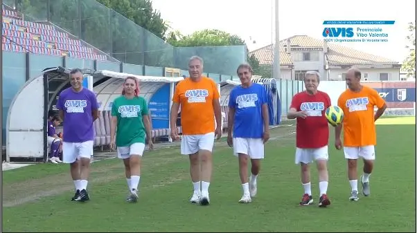 Allo stadio Razza di Vibo una partita di beneficenza organizzata dall'Avis con in campo sindaci e amministratori - Video