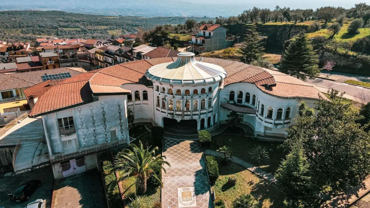 Rombiolo, lo scrittore Eugenio Sorrentino protagonista dell’appuntamento conclusivo della rassegna “In Biblioteca”