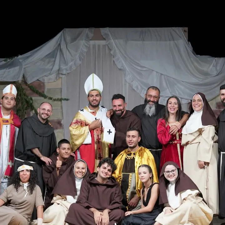 Teatro e fede: 12 giovani attori vibonesi portano in scena a Terranova da Sibari un musical su San Francesco e Santa Chiara
