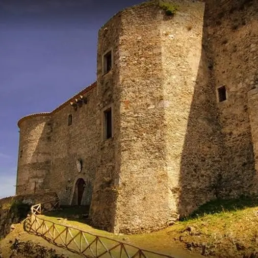 Museo Capialbi di Vibo aperto solo due giorni a settimana, il M5S accusa il governo: «Contratti non rinnovati, così i luoghi della cultura muoiono»\n