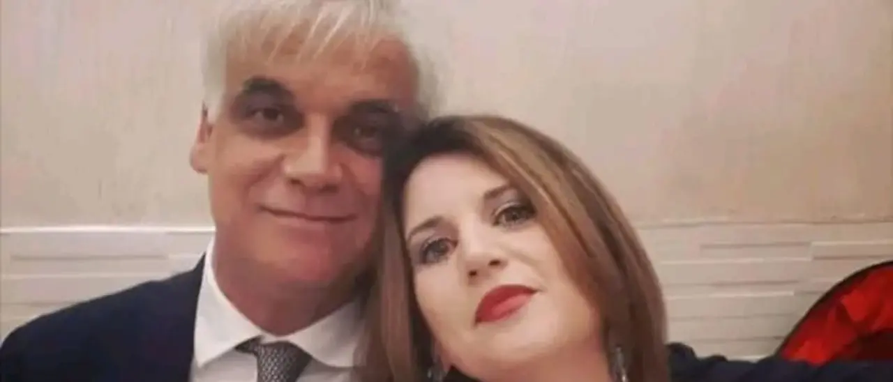 L’auto del sindaco Farfaglia crivellata da 17 colpi di pistola, la moglie: «Vili e balordi, tu sei la luce di San Gregorio»