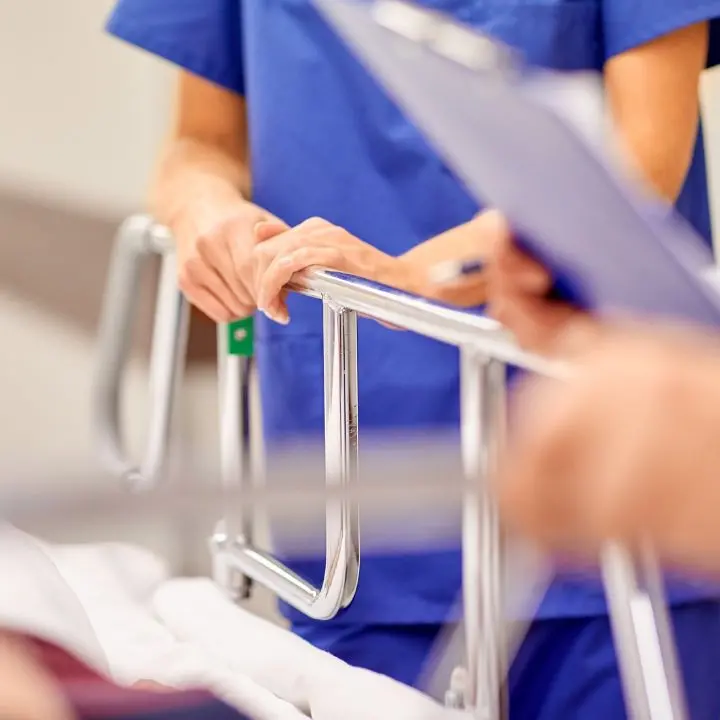 «Nella Cardiologia di Vibo professionalità e una grande umanità che fa la differenza», il grazie a medici e infermieri dal figlio di un paziente