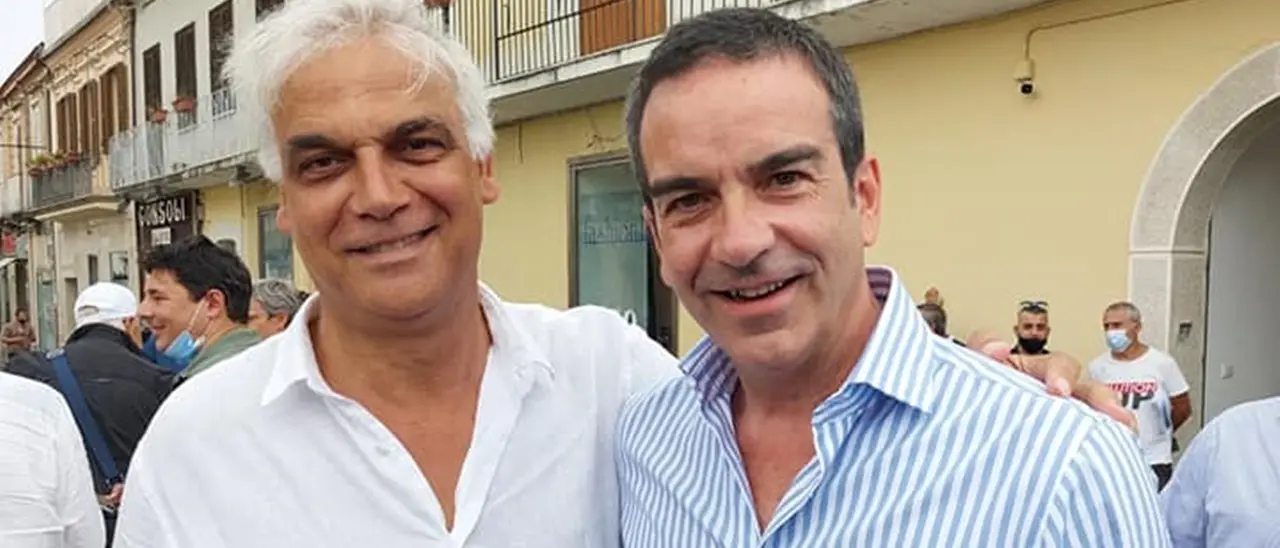 La Calabria condanna l'atto intimidatorio al sindaco di San Gregorio, solidarietà da Regione e Anci: «Nessuno pensi di fermare Farfaglia»