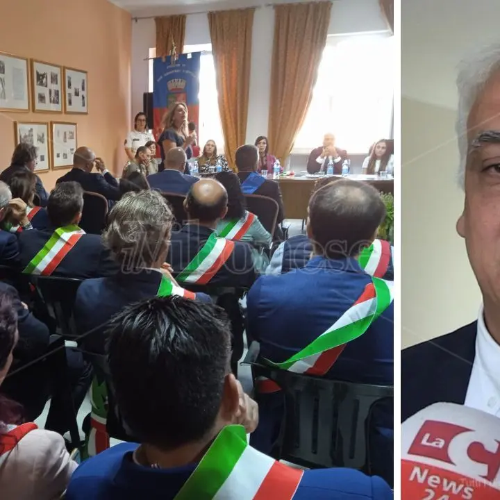 Da San Gregorio un urlo di ribellione contro la ‘ndrangheta: massiccia partecipazione al Consiglio aperto dopo l’intimidazione al sindaco - Video