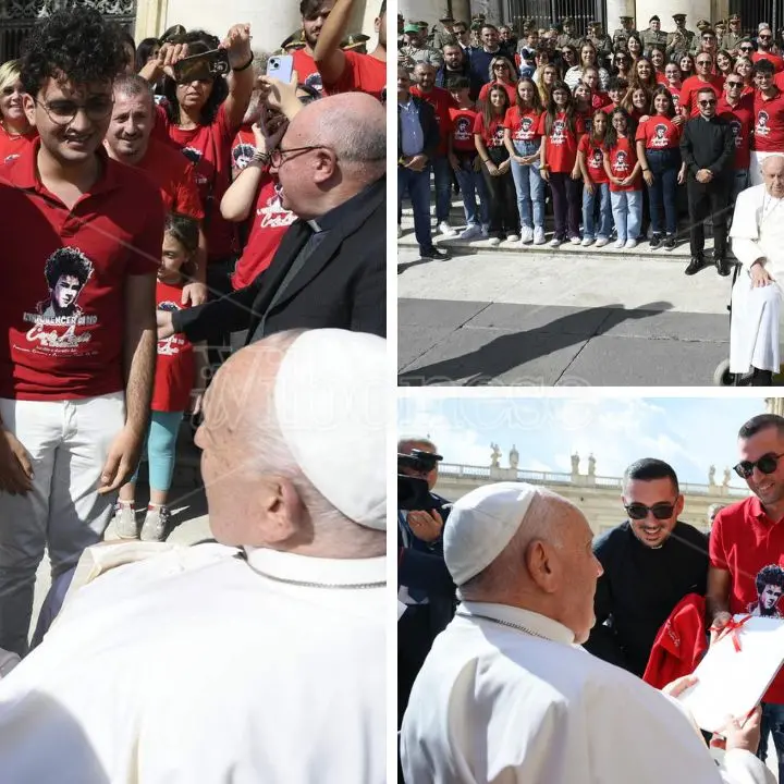 Il Papa riceve in Vaticano i ragazzi di San Calogero che hanno realizzato il musical \"L'influencer di Dio\" sul beato Carlo Acutis - Video