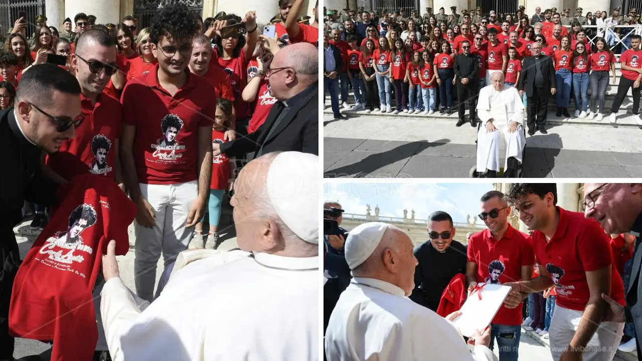 Il Papa riceve in Vaticano i ragazzi di San Calogero che hanno realizzato il musical \"L'influencer di Dio\" sul beato Carlo Acutis - Video