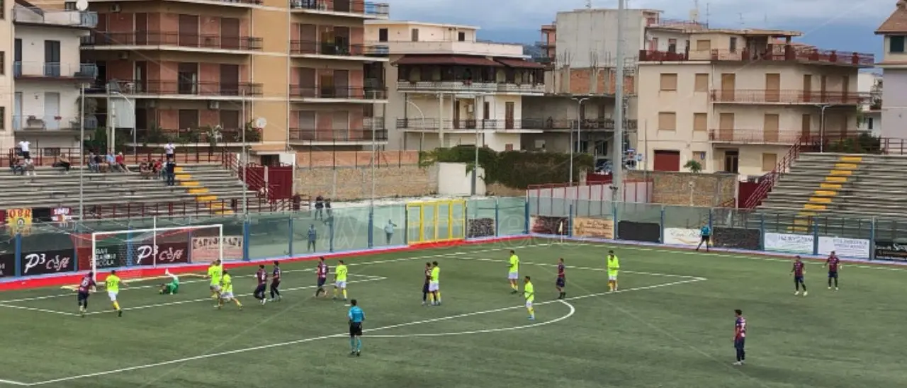 Serie D, la Vibonese vince il derby in casa del Locri e conquista i primi 3 punti: finale 1 a 0 -Video