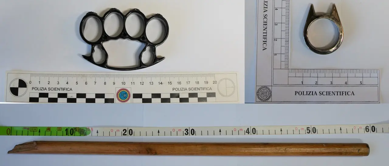 Vibo, un altro weekend di controlli sul territorio: la Polizia sequestra un tirapugni e un bastone a una coppia