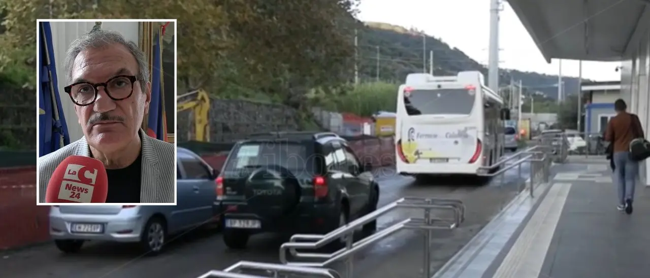 Lavori alla stazione di Vibo-Pizzo, sosta impossibile e pendolari disperati: «Dove parcheggiamo?». Il sindaco: «Presto una navetta» - VIDEO