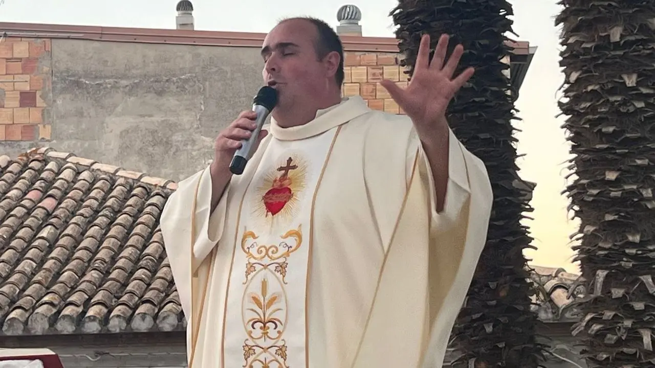 Pannaconi, don Felice Palamara saluta la comunità. Domani l'ultima messa alla parrocchia San Nicola