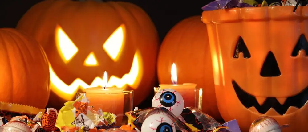 A Pannaconi vietato Halloween, bimbi e adulti si vestono da... santi