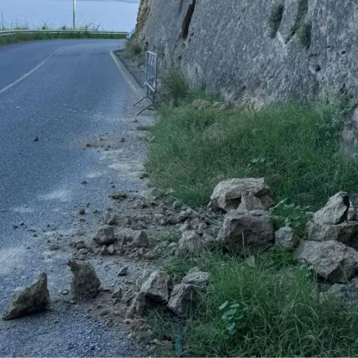 Viabilità a Pizzo, l’opposizione attacca il Comune: «Manutenzione della ex 522 solo dove c’è l’autovelox, altrove è un disastro»