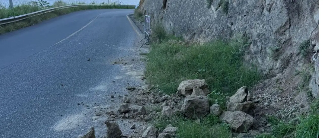 Viabilità a Pizzo, l’opposizione attacca il Comune: «Manutenzione della ex 522 solo dove c’è l’autovelox, altrove è un disastro»