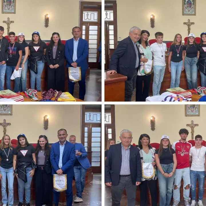 La \"Corsa di Miguel\" a Vibo, la premiazione degli studenti-atleti al Comune