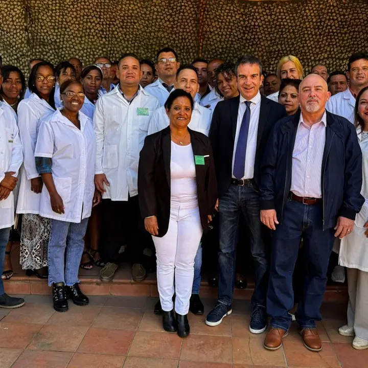 Medici cubani ancora indispensabili per i tre ospedali vibonesi: l'Asp rinnova per un altro anno i contratti di 17 professionisti