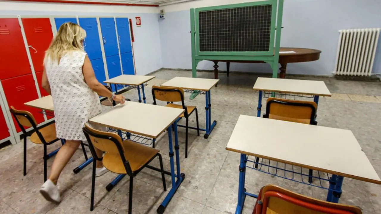 Voti alterati, dati falsati e maltrattamenti. Un’inchiesta travolge preside e insegnanti di uno dei migliori licei della Calabria - NOMI