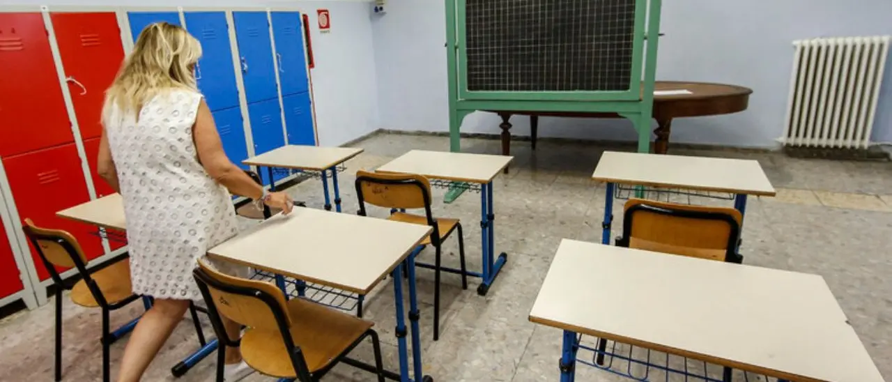 Voti alterati, dati falsati e maltrattamenti. Un’inchiesta travolge preside e insegnanti di uno dei migliori licei della Calabria - NOMI