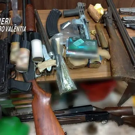 Armi e munizioni sequestrate dai carabinieri a Vibo e Piscopio - Video