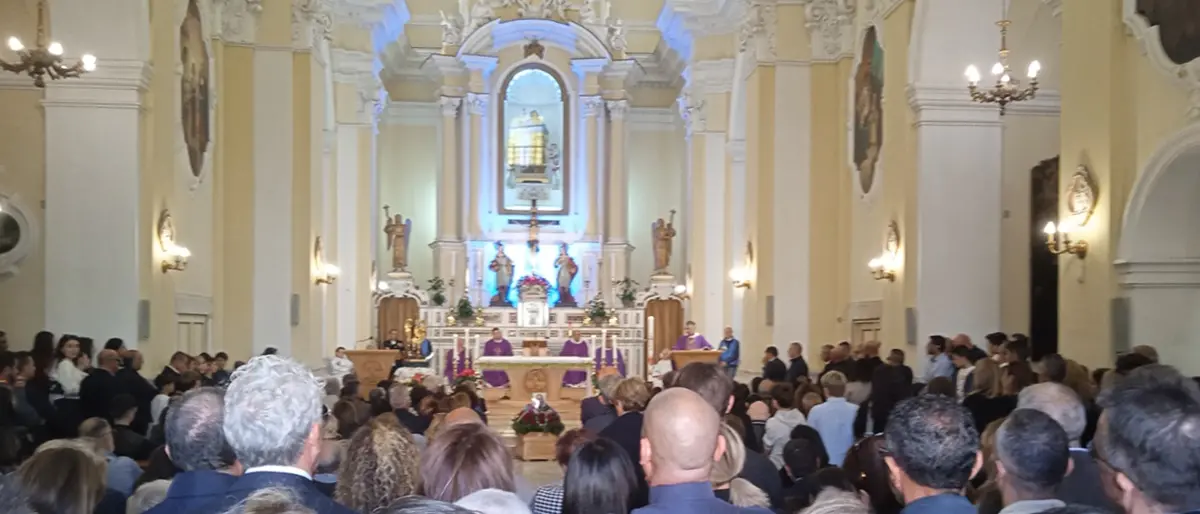 Vibo piange Ivano Purita, commozione incontenibile ai funerali del 50enne morto in un incidente su viale Affaccio