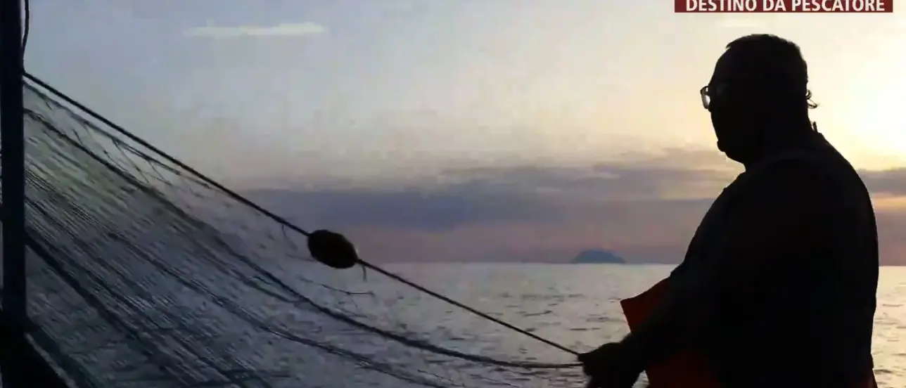 L’avvocato-pescatore di Tropea, la storia di Antonio: «Ho lasciato gli studi in legge e sono tornato in mare con mio padre. Ora sono libero»