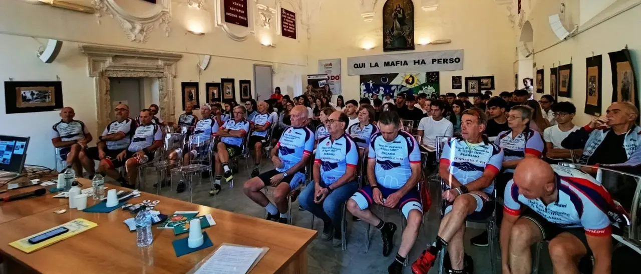 A lezione di umanità: gli studenti dello scientifico di Tropea hanno incontrato i ciclisti della Granfondo trapiantati di Bergamo