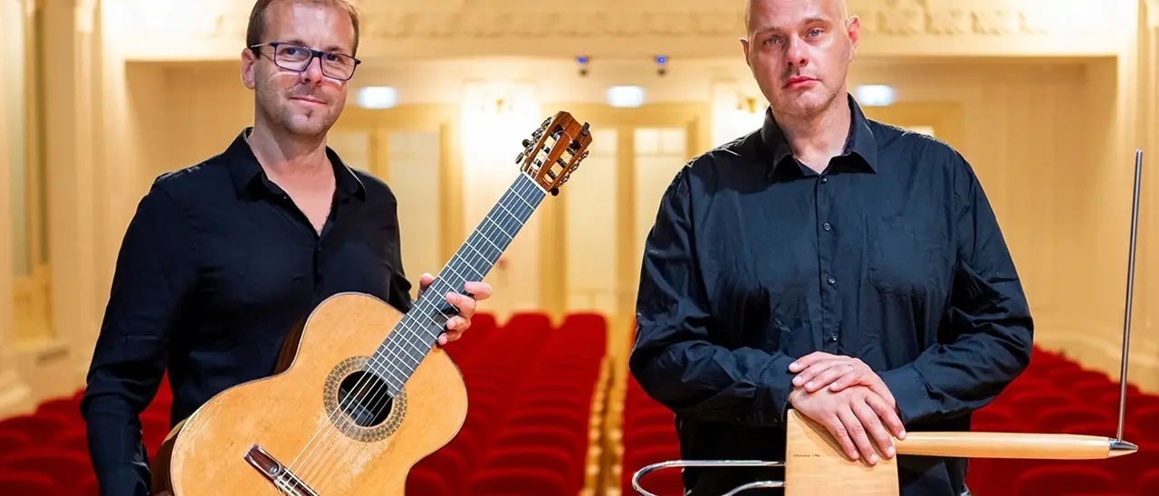 Guitaromanie: a Nicotera per la prima volta in Italia il duo formato da chitarra e theremin, lo strumento inventato nel 1919 che si suona senza contatto fisico