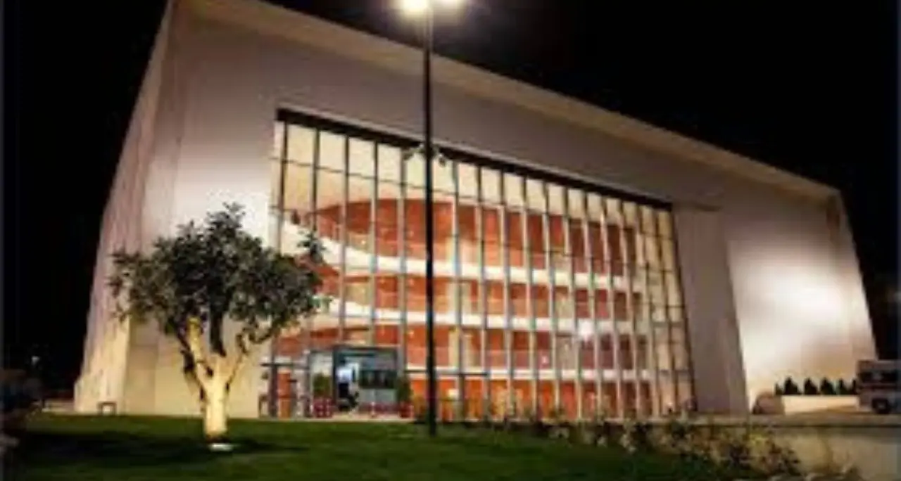 Teatro di Vibo, non basta aprirlo all’insegna del “meglio di niente”: serve il coraggio di volare alto