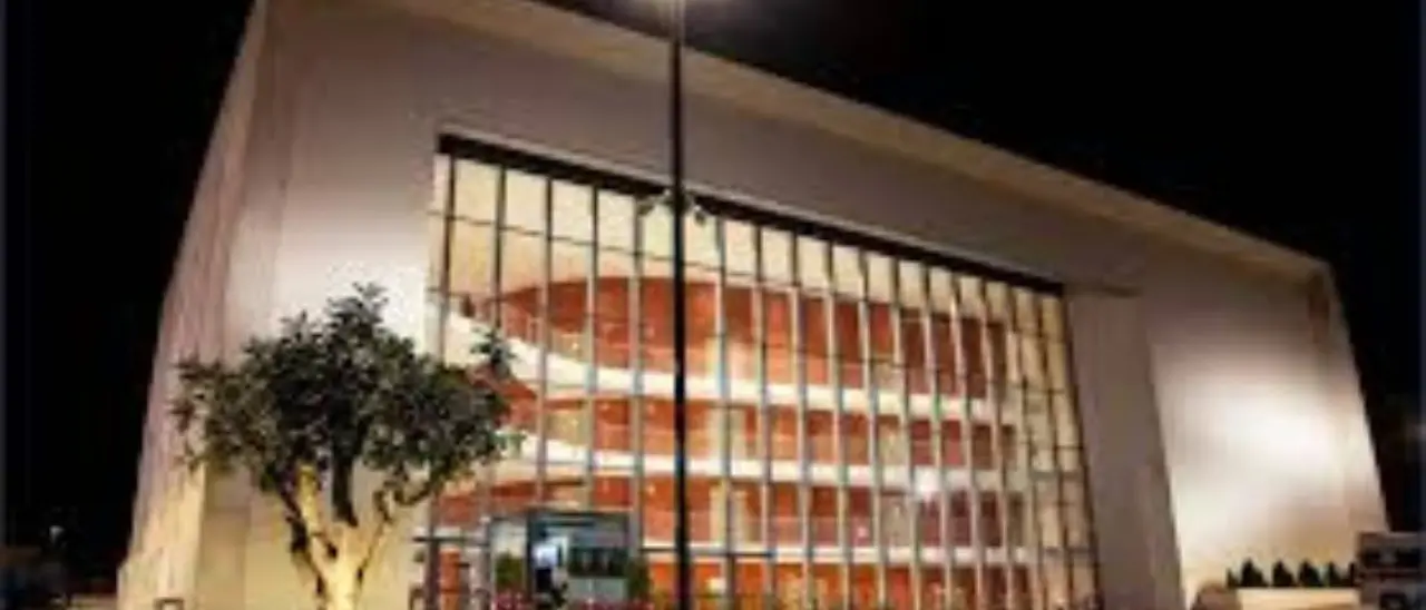 Teatro di Vibo, non basta aprirlo all’insegna del “meglio di niente”: serve il coraggio di volare alto