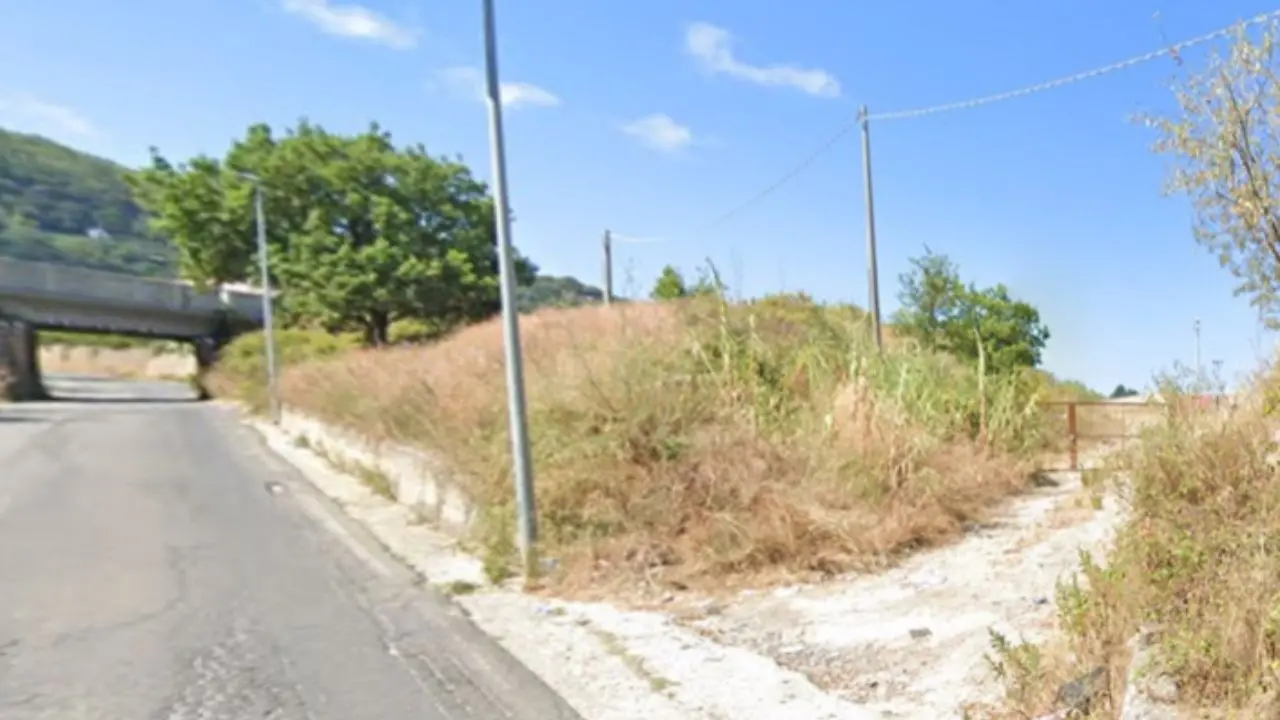 Tropea: dopo lo scempio dei rifiuti abbandonati all'isola ecologia di Barricello, sotto la lente dei commissari le \"carte\" della Muraca srl