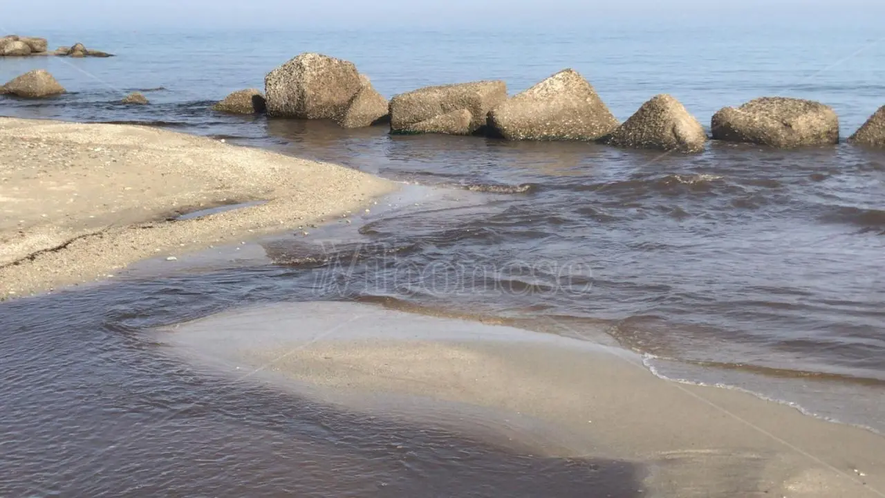 Inquinamento del Sant’Anna, Gioia (Vibo Unica): «Bocciata la mia proposta di \"chiudere\" il torrente collegandolo al depuratore»