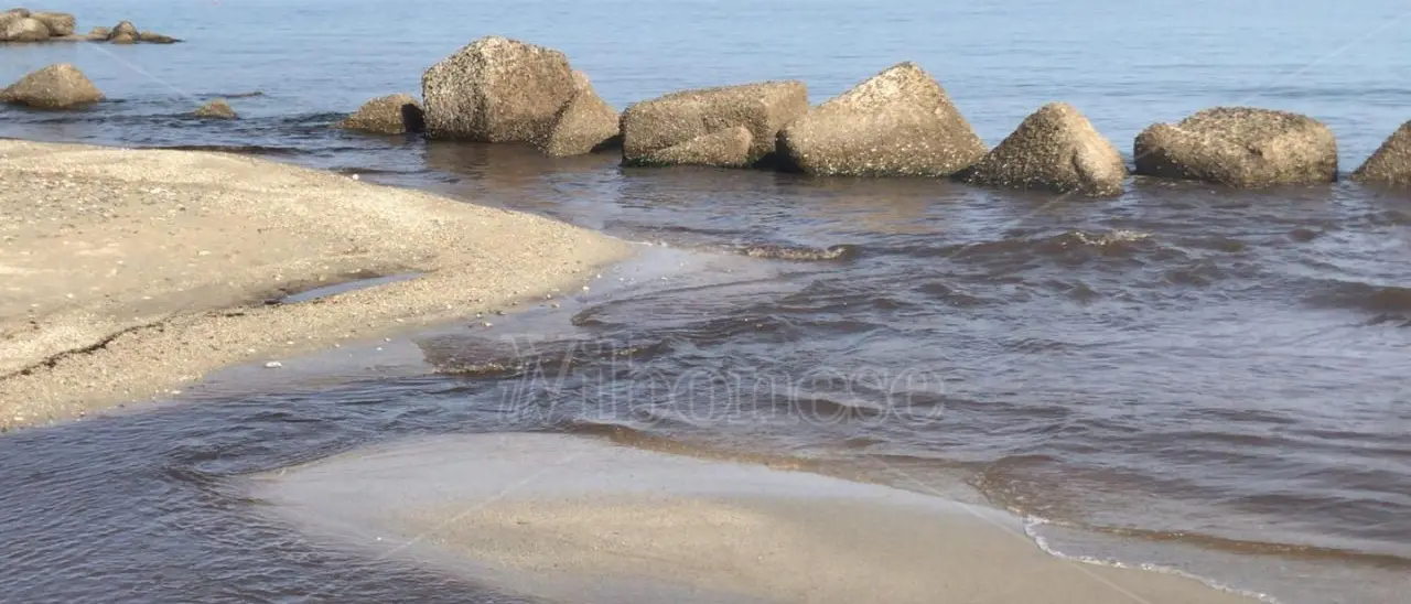 Inquinamento del Sant’Anna, Gioia (Vibo Unica): «Bocciata la mia proposta di \"chiudere\" il torrente collegandolo al depuratore»
