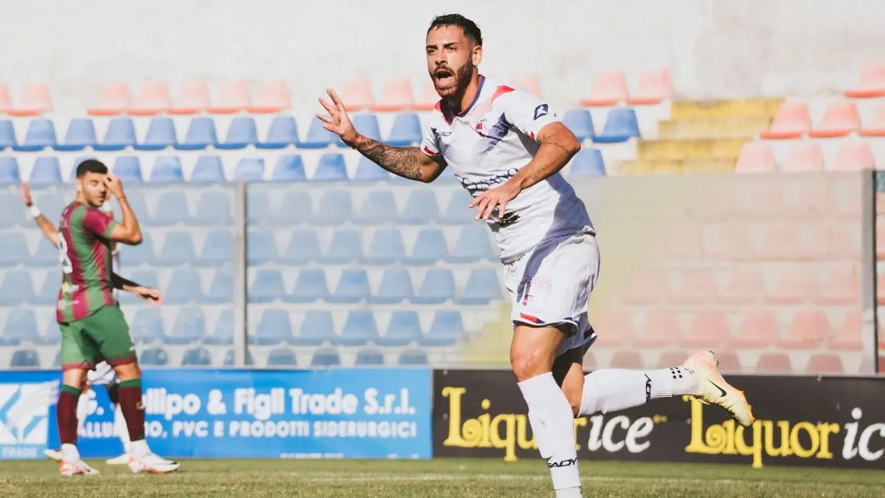 La Vibonese sfida l'Igea Virtus cercando la quinta vittoria di fila. Il centrocampista Giunta: «Periodo importante per capire quale strada possiamo prendere»