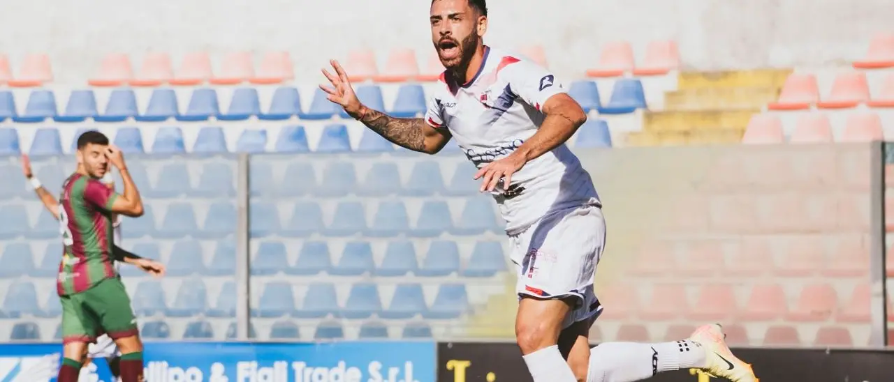 La Vibonese sfida l'Igea Virtus cercando la quinta vittoria di fila. Il centrocampista Giunta: «Periodo importante per capire quale strada possiamo prendere»