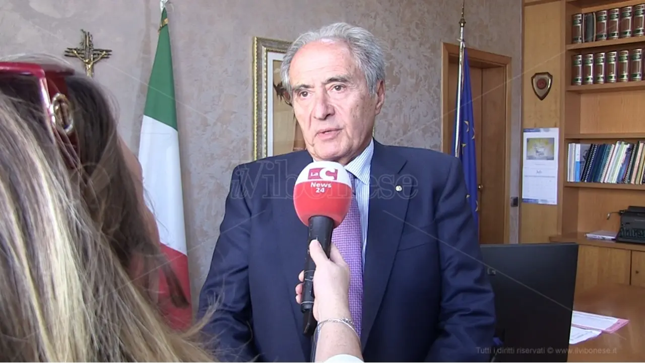 Piscitelli era troppo scomodo? Il cambio all’Asp di Vibo in piena campagna elettorale alimenta i dubbi. Romeo: «Un errore allontanarlo»
