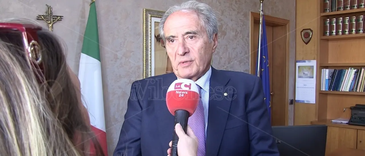 Sanità Vibo, Piscitelli (Asp) spiega perché non si trovano infermieri e in Ortopedia ci sono solo 8 letti: «Come quando c’era il Covid»