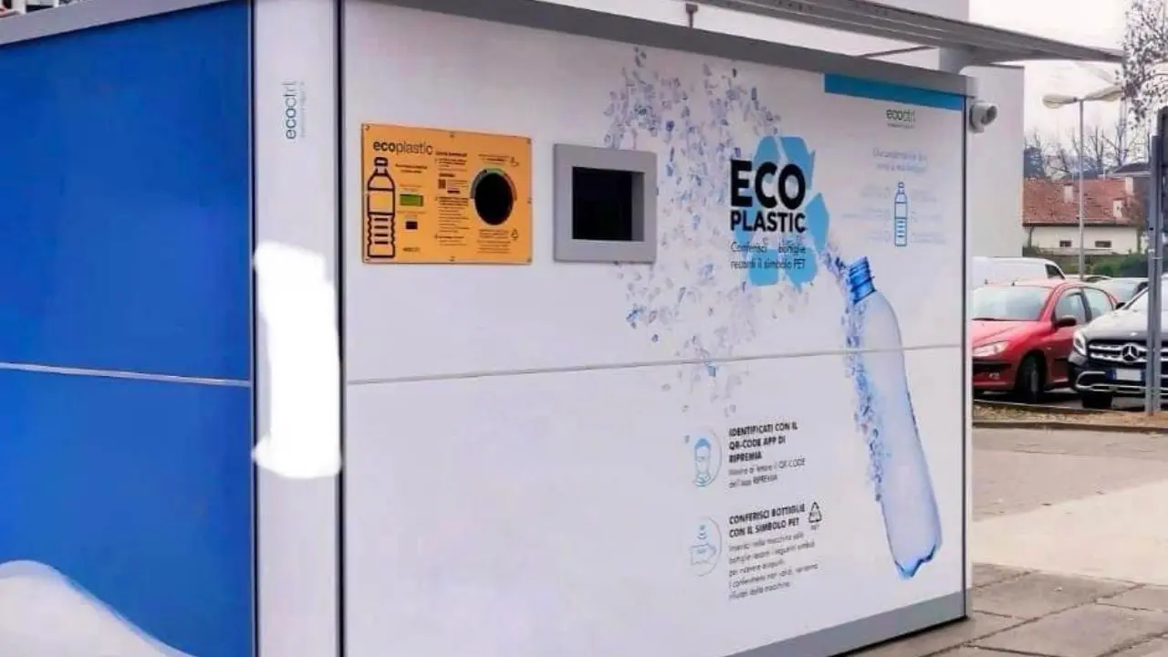 Anche a Gerocarne arriva l'eco-compattatore, il sindaco Vivona: «Così riduciamo l'impatto della plastica sul nostro territorio»