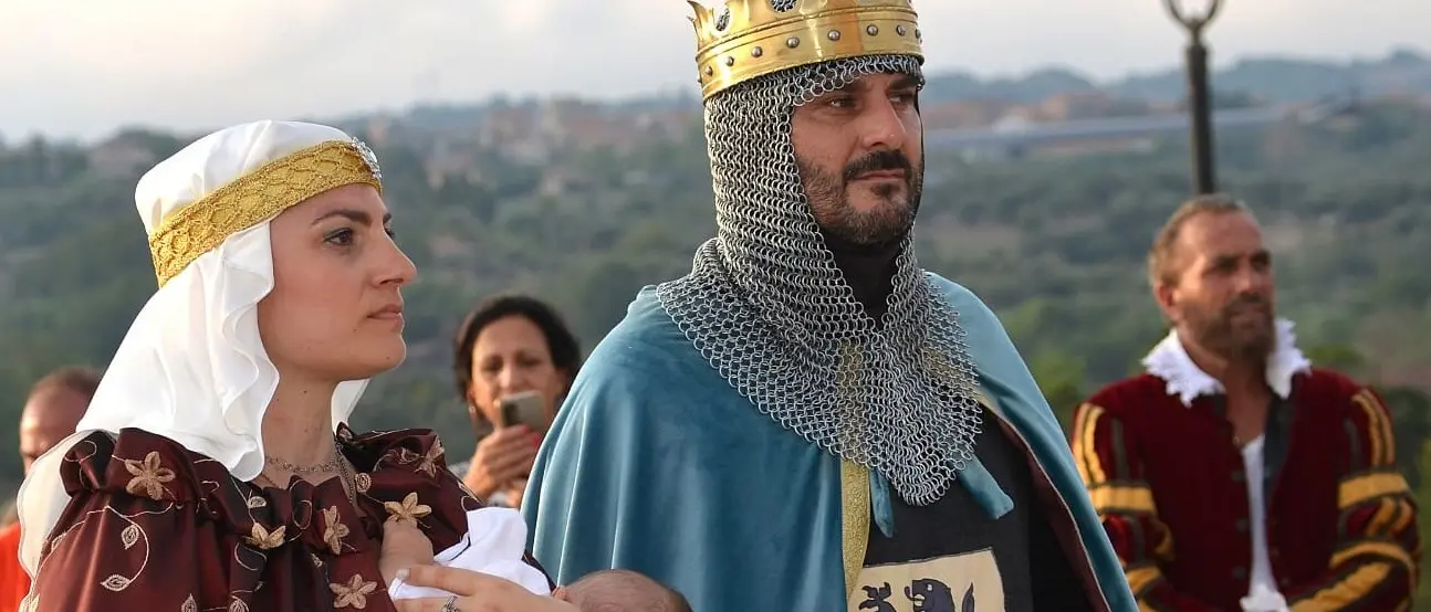 Mileto fa un tuffo nel Medioevo con la rievocazione storica della Corte di Ruggero D'Altavilla