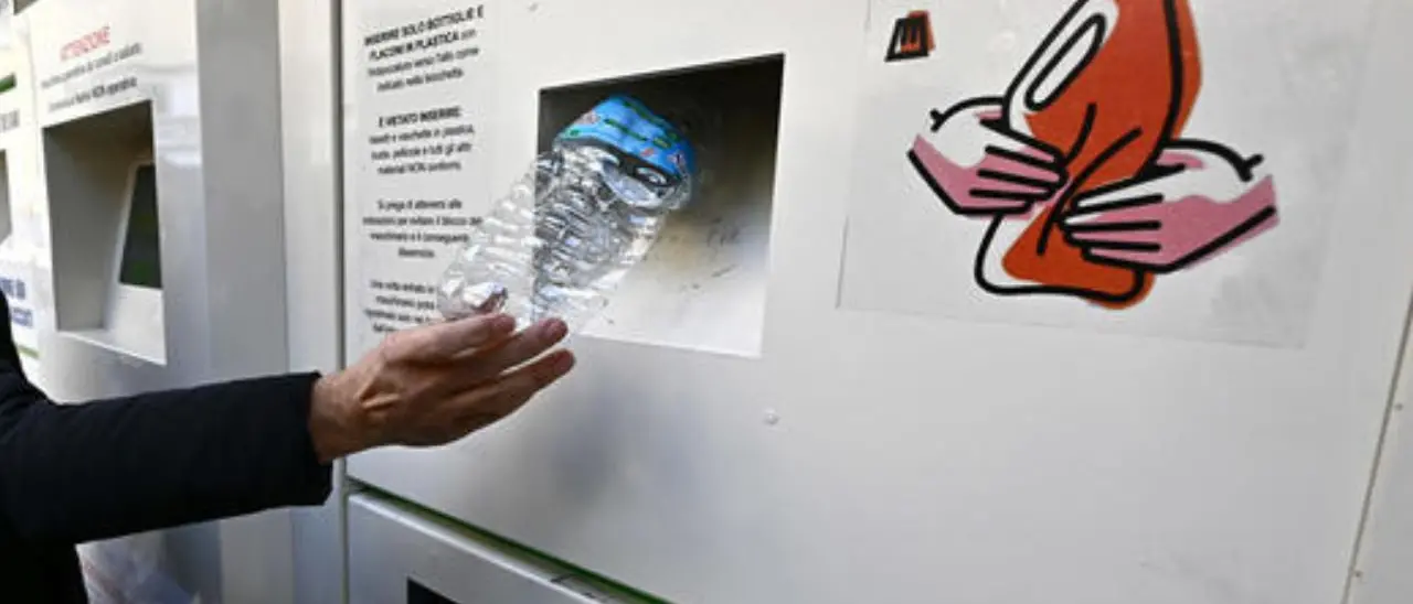 Eco-compattatori “mangiaplastica”, l’ex assessore Bruni: «Anche Vibo destinataria dei fondi, Romeo non se li faccia scappare»