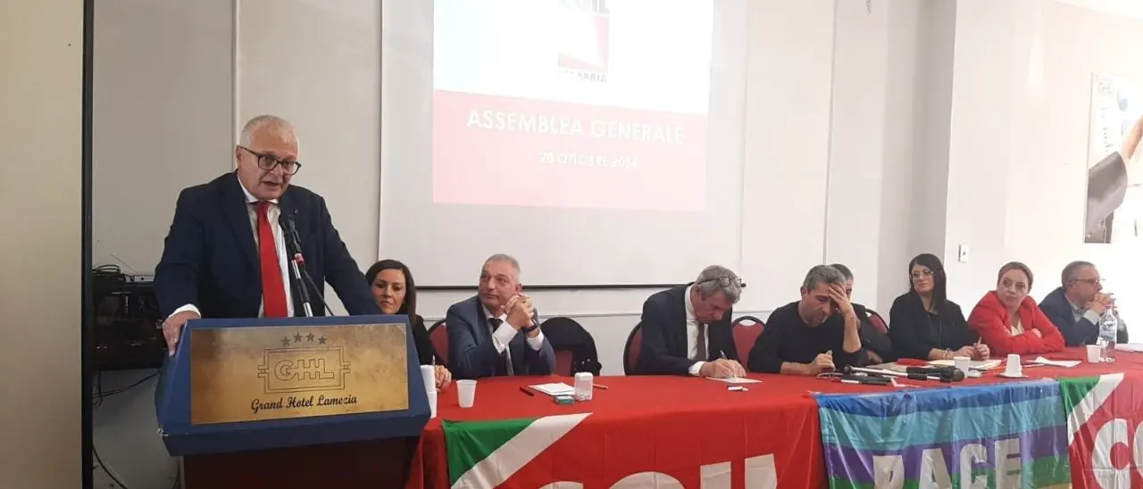 Passaggio di testimone alla Cgil Calabria: il neo segretario Gianfranco Trotta succede ad Angelo Sposato
