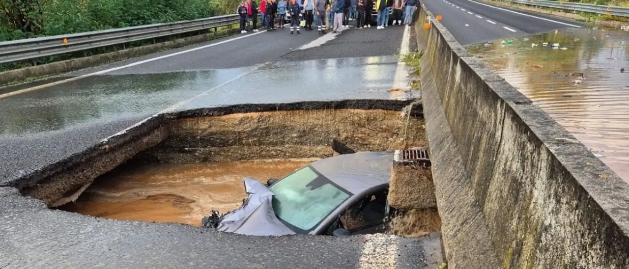 Voragine sulla Strada dei due mari, la Procura di Lamezia apre un'indagine. Si continua a lavorare per la riapertura