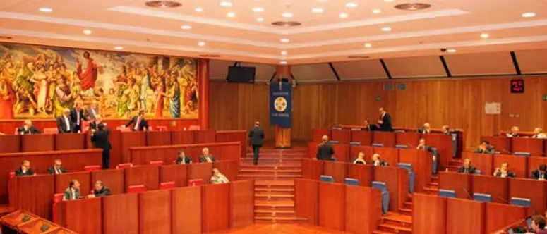 Giunta regionale, De Nisi e Cirillo: «Guardare merito, militanza e consenso»