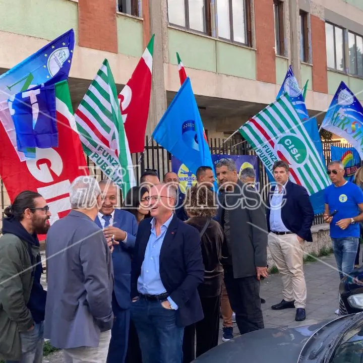Sei sigle sindacali del comparto sanità si uniscono per chiedere la stabilizzazione di infermieri e oss \"licenziati\" dall'Asp di Vibo