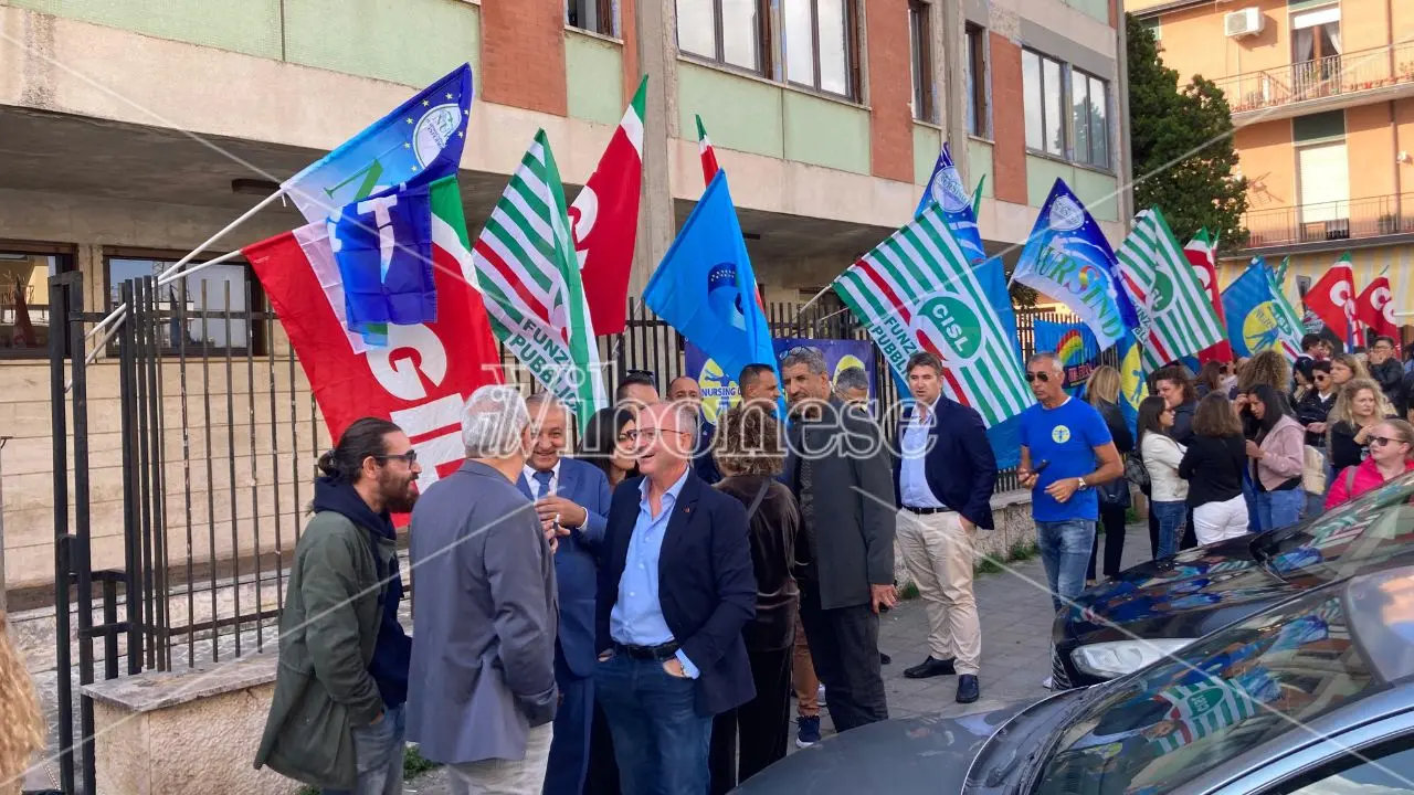 Sei sigle sindacali del comparto sanità si uniscono per chiedere la stabilizzazione di infermieri e oss \"licenziati\" dall'Asp di Vibo