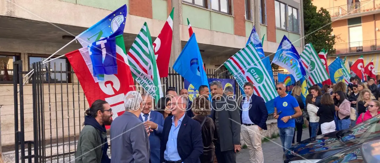 Sei sigle sindacali del comparto sanità si uniscono per chiedere la stabilizzazione di infermieri e oss \"licenziati\" dall'Asp di Vibo