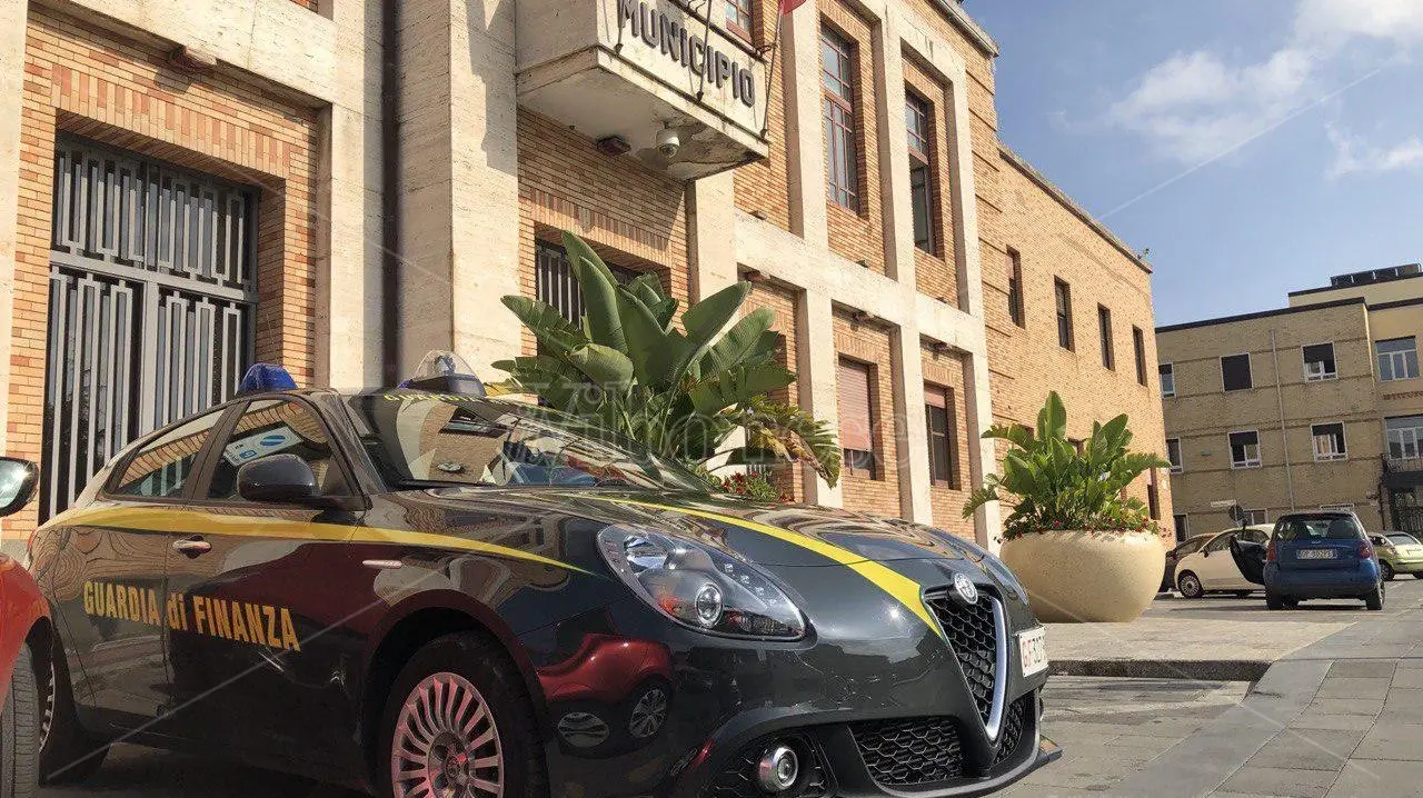 Vibo, la Guardia di finanza negli uffici del Comune - Video