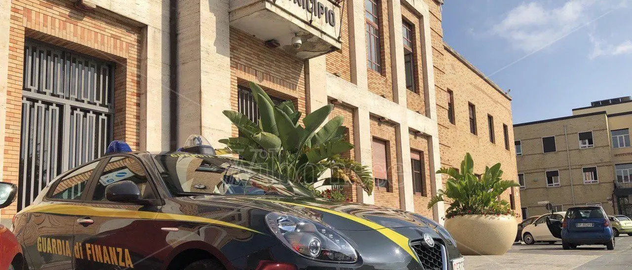 Vibo, la Guardia di finanza negli uffici del Comune - Video